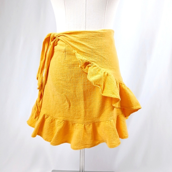 Yellow Ruffle Wrap Skirt M Boho Style Adjustable Tie Waist Mini-Length Textured - Picture 1 of 4